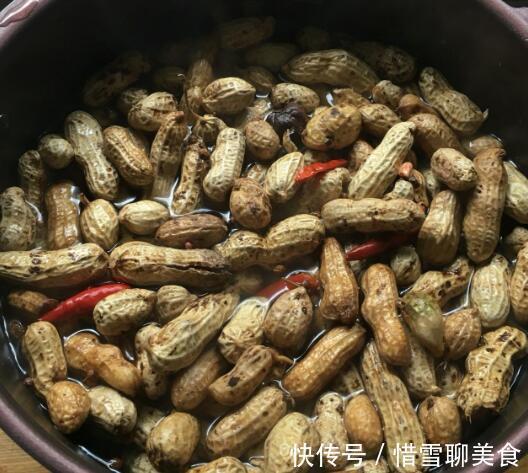 医生花生是长寿果也是也是催命符，但有4种人吃花生损害健康