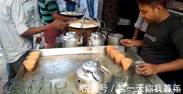 印度|印度大哥卖奶茶，一杯5元1天能卖1000杯，我国小伙你杯子咋洗的