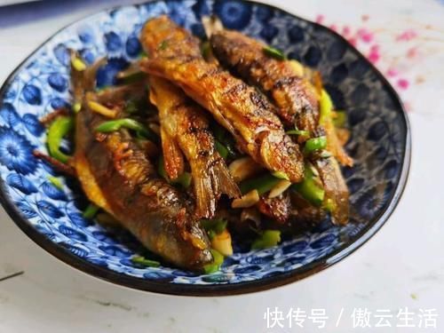 冬天多吃鱼,鲜美可口,营养丰富,这样煎一煎,外酥里嫩更好吃