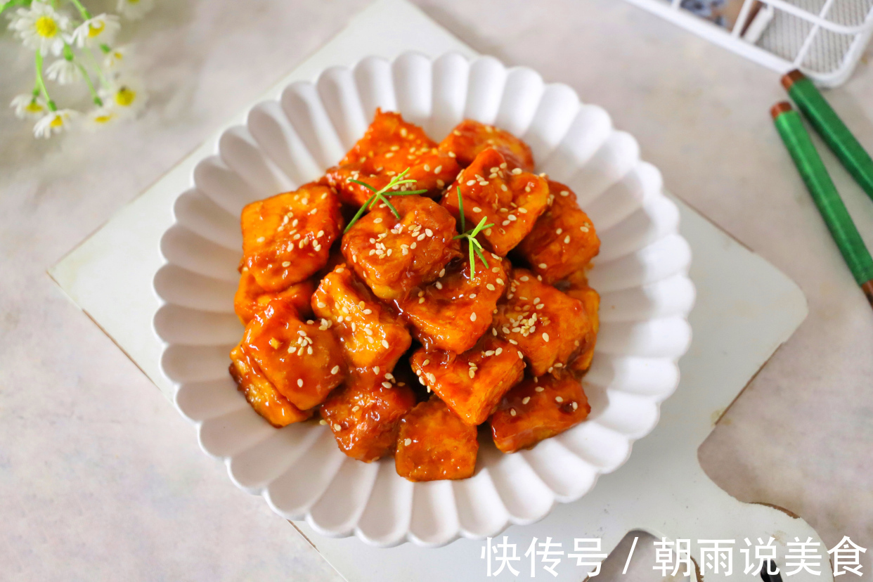 入秋后，豆腐此做法比肉好吃，2块做一盘，一周3次嫌不够
