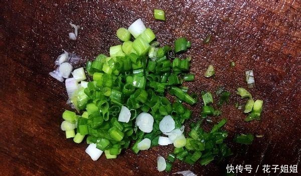 要想孩子长高个,这个蔬菜要多吃,蒸一蒸就上桌,10分钟就做好