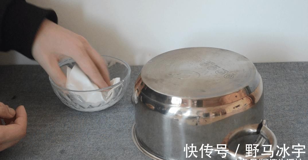 小窍门|不锈钢锅发黄了, 只需一张纸, 教你轻松巧洗白, 家家户户都用得到