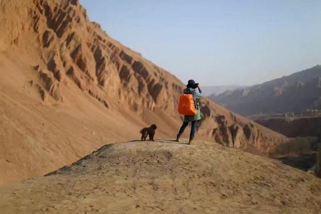 黄沙|24首诗词，讲述旅行故事:驼铃寂寞踏黄沙，残迹楼兰惜晚霞