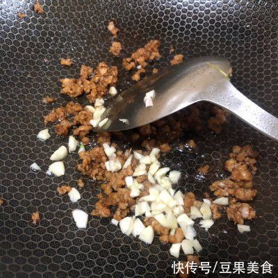学会这样做干煸土豆豆角秒变大厨