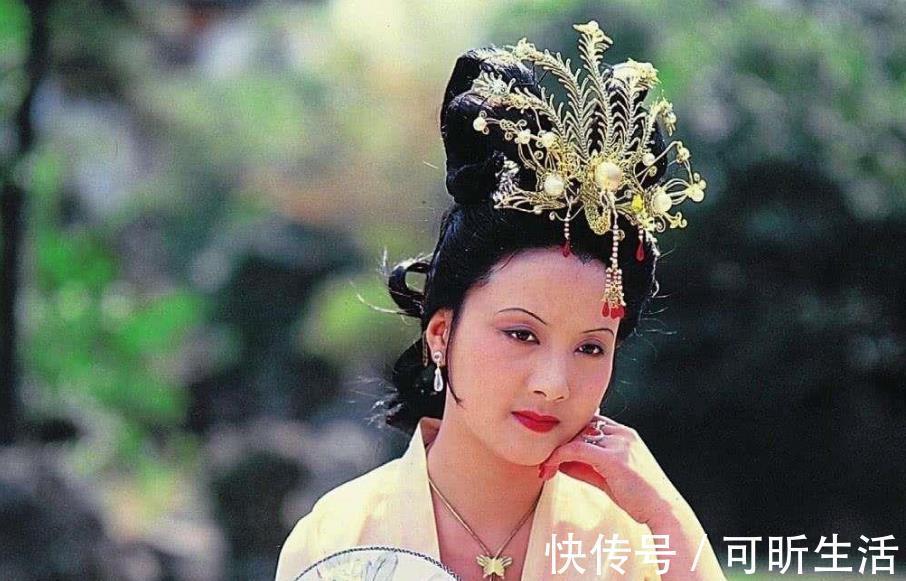 王夫人|王夫人没钱给贾母做寿,靠当东西遮羞,她没有私房钱吗?