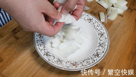 家常菜|洋葱炒蛋,地道家常菜,下锅顺序很重要,这样做,看着就有食欲