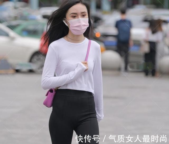 女神 瑜珈裤的穿着突出了女神独特的美丽,尤其具有吸引力!