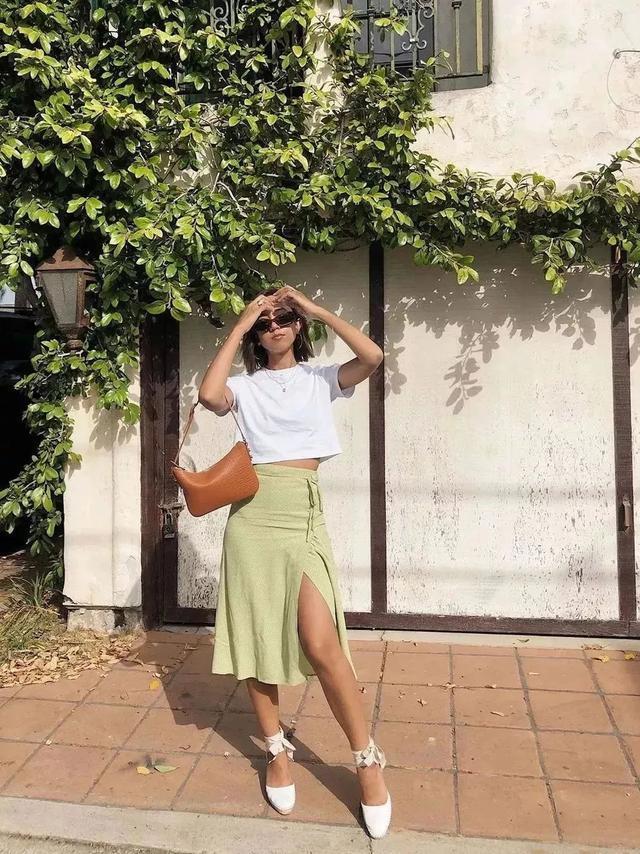 草编包 完爆小白鞋!这双神仙凉鞋跪求你买,巨显腿长