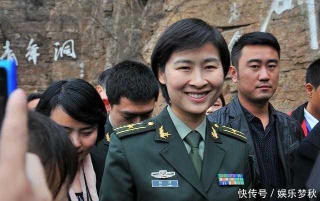 航天员 我国首位女航天员：完成神舟九号任务后却很少出现，她去哪了？