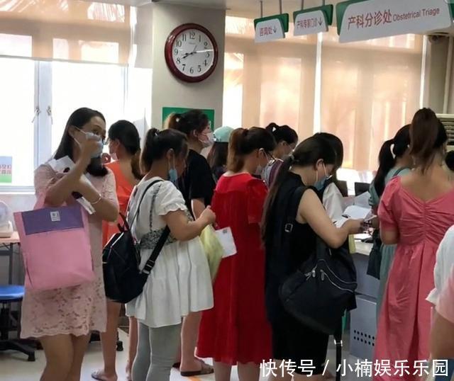 孕妇挺着大肚子排队产检,丈夫却坐着,组图让你看清嫁的是人是鬼