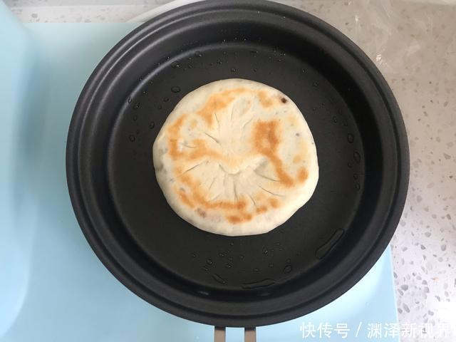  就可以|教你在家自制豆沙饼，做法和包子差不多，皮脆里香糯