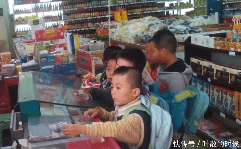 值得|带孩子逛超市,孩子吃车厘子被骂没教养,母亲回答值得学习