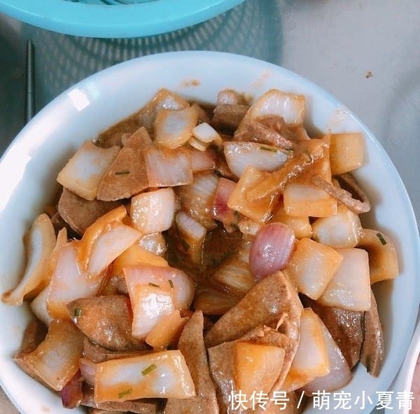 洋葱加它一起炒,天然“血管清洁剂”,好吃美味,血管越来越通畅