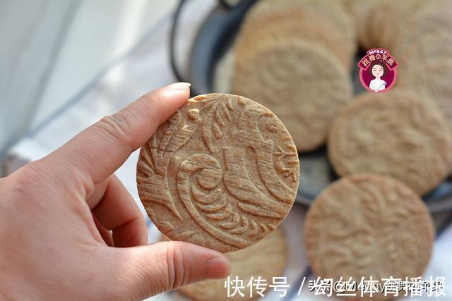 糖粉|教你个百搭饼干配方,粗粮杂粮全麦随意换,13分钟出炉酥香好吃