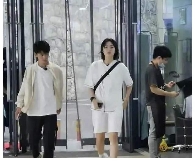 路透照|《中餐厅》第五季路透照曝光,周也颜值太出众,姚安娜如同素人!