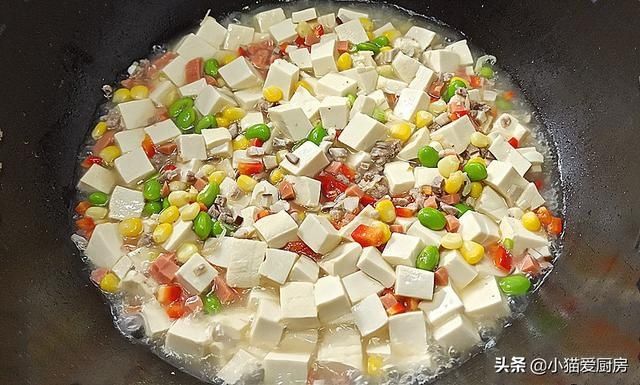 家常|家常美味的什锦豆腐这样做出来,营养开胃解馋,特适合老人孩子吃