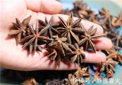 买八角时，分清“钩角”和直角，避免买到假八角，假的八角有毒！