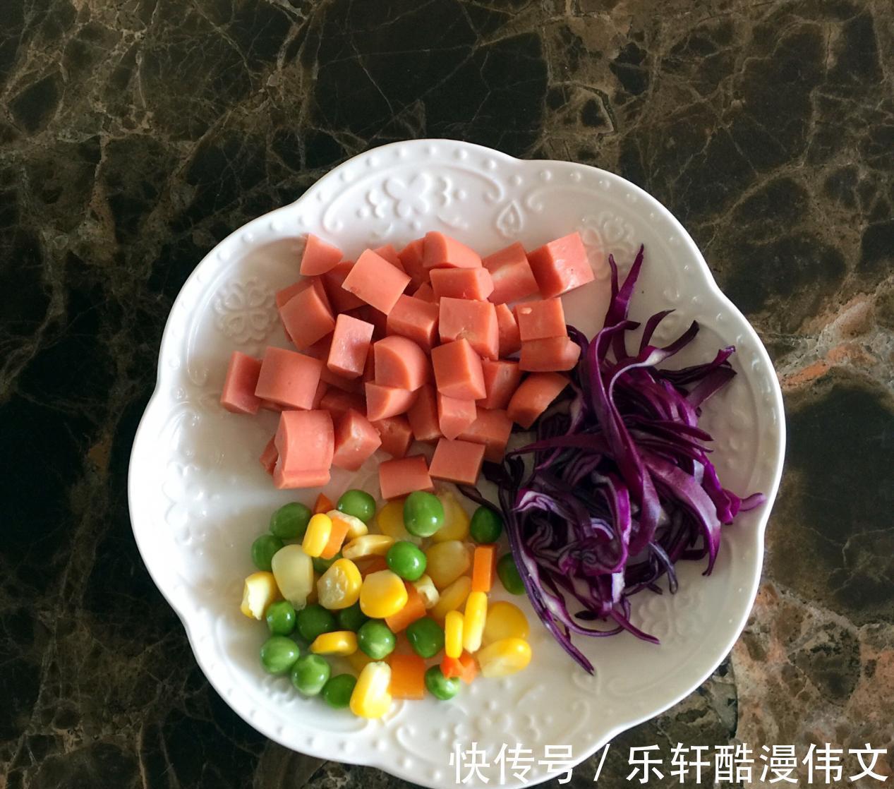 想吃披萨不要出去买啦,自己在家做一样好吃,不用发面,一学就会