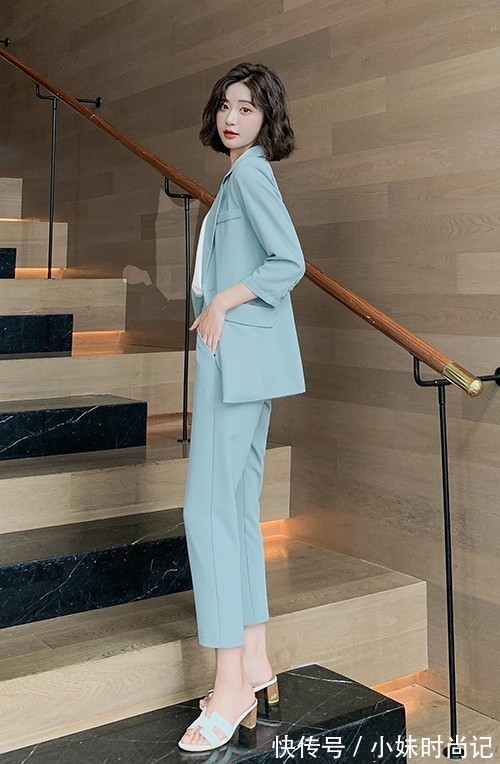 职业|职业气质,时尚休闲,减龄薄款西装套装搭配
