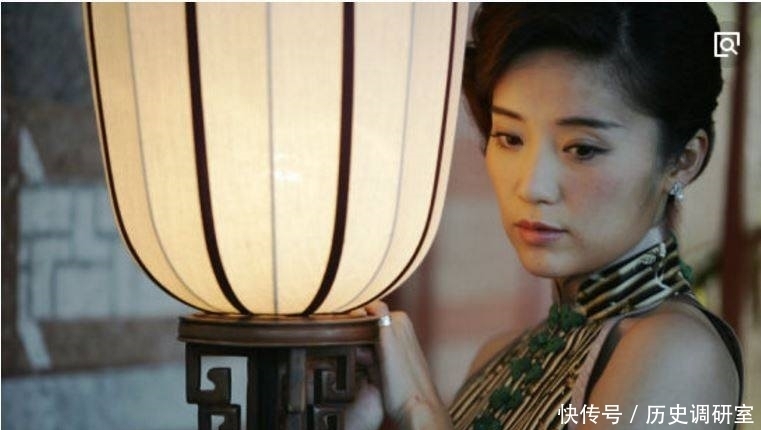 她身为原配,却给小妾养儿子,一生无爱无性,临死却说了这么句话