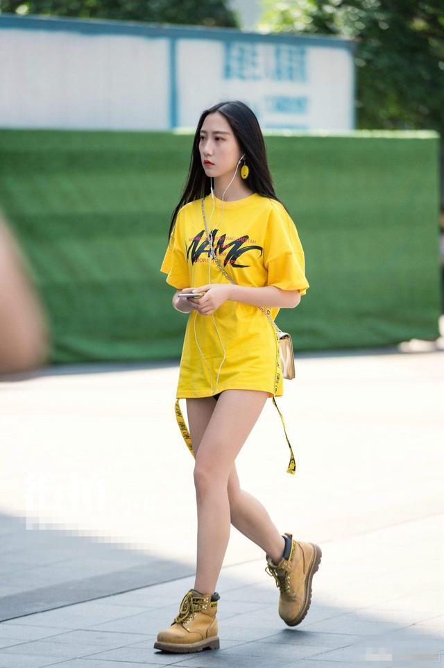 时尚达人|短裙美女见多了, 但是像这样简单还好看的, 真是不多了!