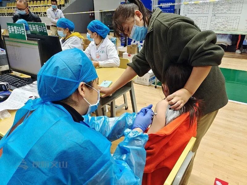 医护人员|勇敢萌娃上线！直击文山市3~11岁儿童新冠疫苗接种现场