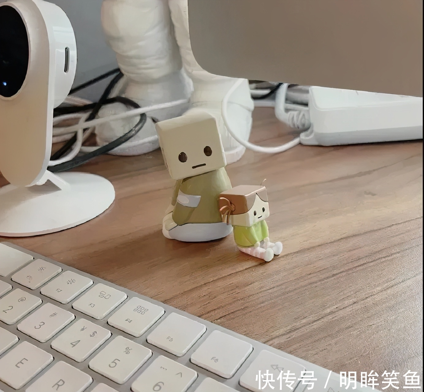 |搞笑GIF趣图：妹子天生力气大，一出场就把小伙子的活都抢了