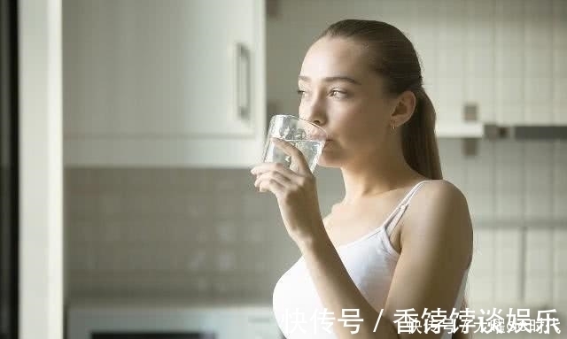 地下水|喝水时,一半热水加一半凉水,对身体有影响吗?看完你就知道了!