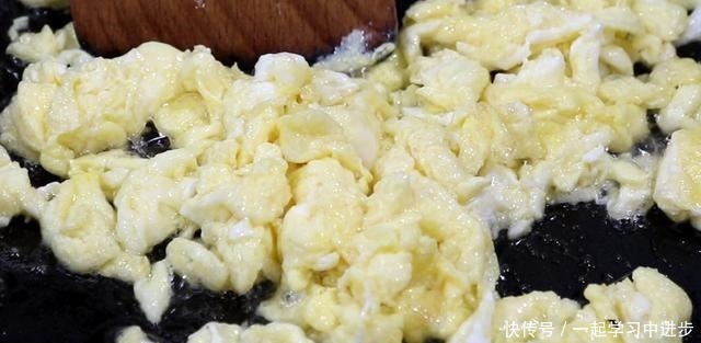 张大磊|土豆不用炒着吃了，大厨教你做家常土豆馅饼，皮薄馅大营养又美味
