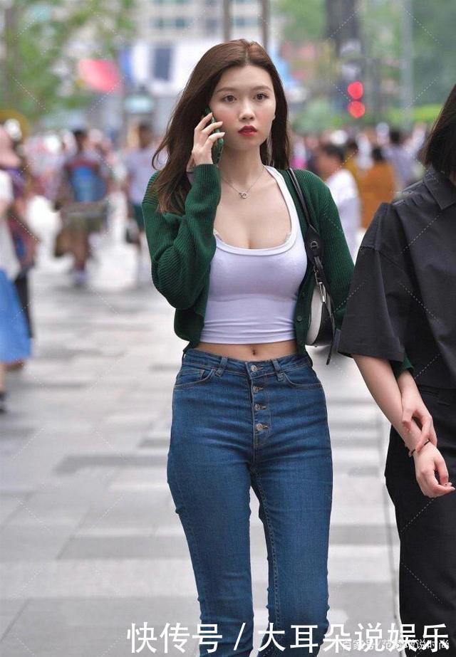 助攻|经典而不过时的牛仔裤，短款上衣来助攻，撩拨你的心动指数