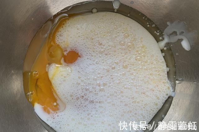 不用低筋面粉也能做蛋糕,最近很火的网红糯米小蛋糕,你吃过吗