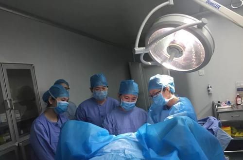 医生|二胎孕妈进产房10小时还没生,还没头胎生得快?医生:跟经验没关