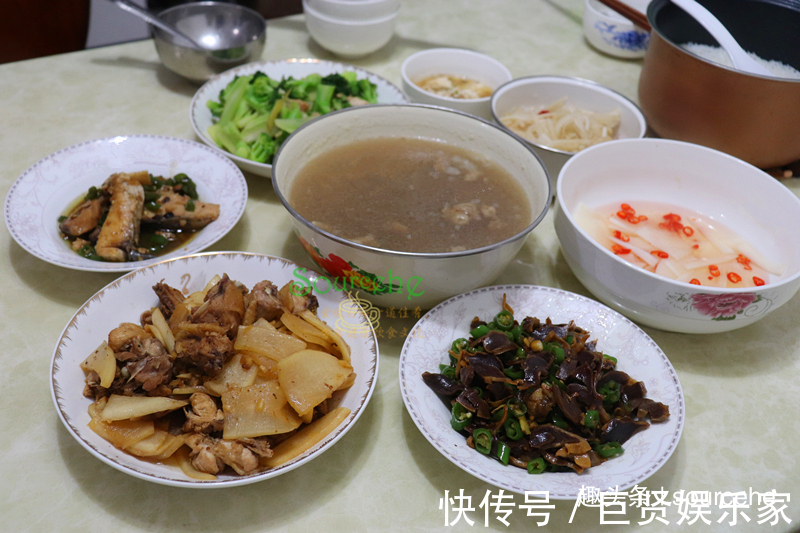 一家五口的晚餐，四菜一汤一道凉拌菜不足100元，婆婆直夸我贤惠