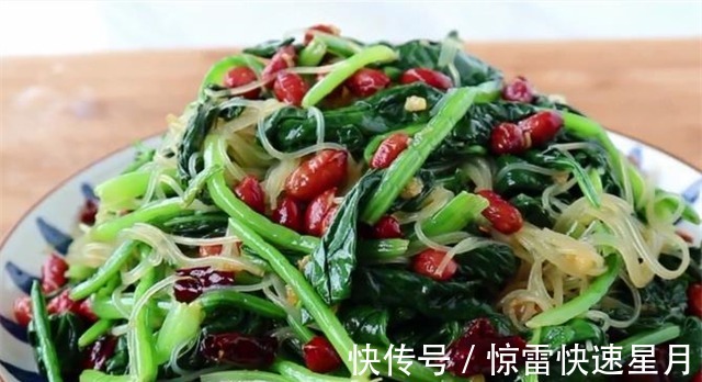 菠菜别再炒着吃了,端上桌味道鲜美,色泽碧绿,营养又解馋!