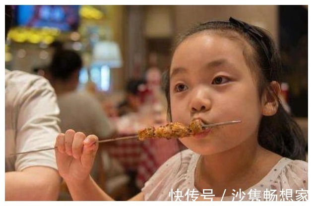 孩子|吃一顿等于吃8个塑料袋,家长却经常让孩子吃,儿科主任胡闹
