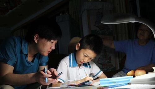 粗心|家长有这四种行为，会让孩子成绩越来越差，别再做了