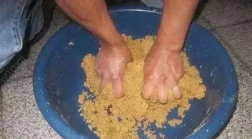 这款自制饵料专门野钓鲫鱼和鲤鱼,成本极低,从来没有空军过!