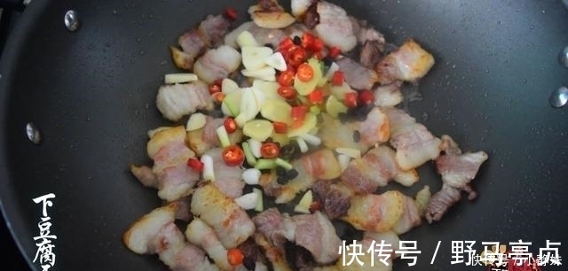 青红椒|五花肉炒豆腐最好吃的做法,简单美味又下饭,看看你喜欢吃不?
