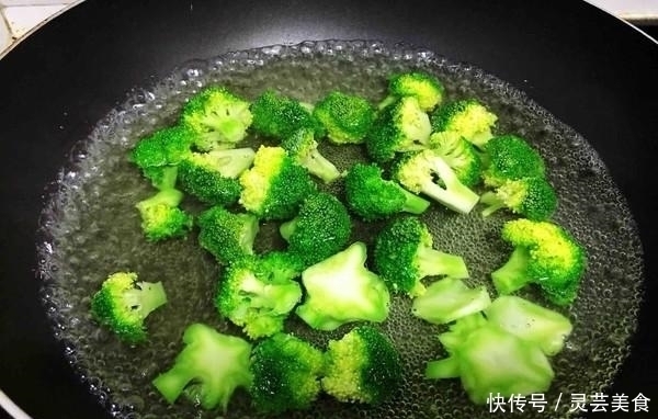 奥尔良烤肉|女人常吃这种“碱性食物”不但嘴巴不臭,头发乌黑,连皮肤也变嫩