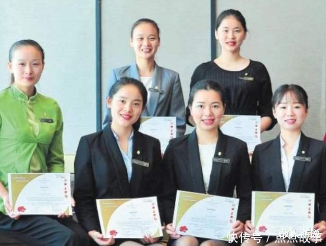 她是“国宴级服务员”,为各国宴会服务3次,一般宴会都请不动她