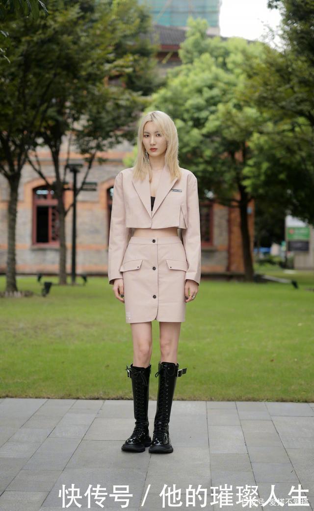 运动鞋早烂大街了,今年的“鞋王”是它,保暖显腿细,潮人都在穿