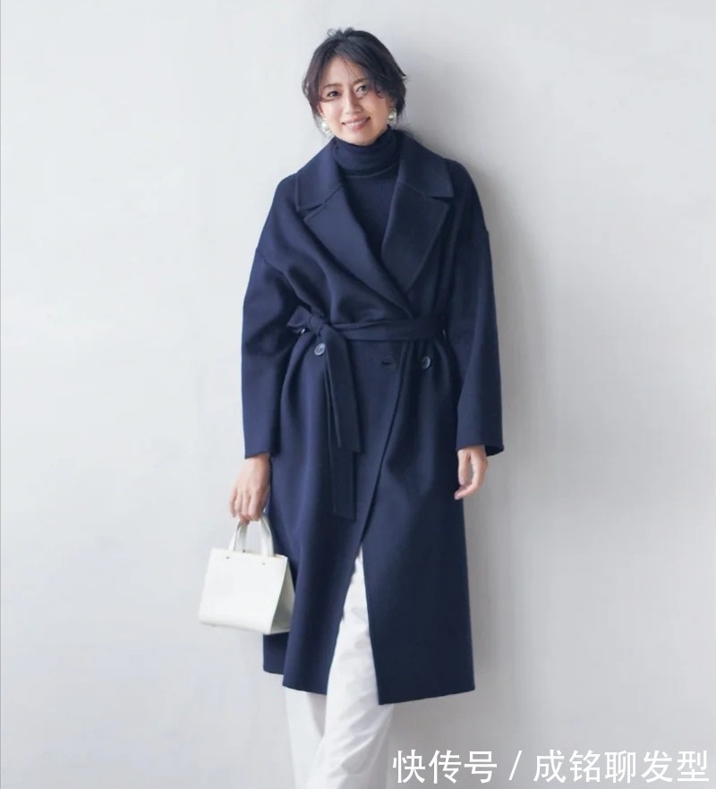 女人|女人不管五十还是六十,尽量别穿得太花哨,这样搭配保暖又显年轻