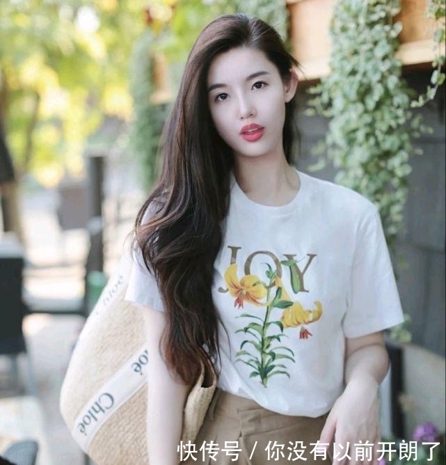 宽松|怎么穿搭才能成为精致的女人?简约休闲风就很高级,值得细细品味