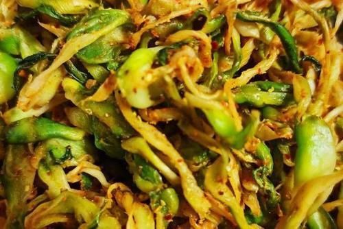冬天遇到此菜别手软,一次腌上5斤,配油条米粥,开胃解腻又下饭