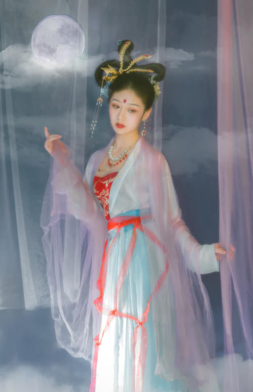  直呼|小姐姐真会玩，模仿《西游记》中的嫦娥仙子，网友直呼：太像了！