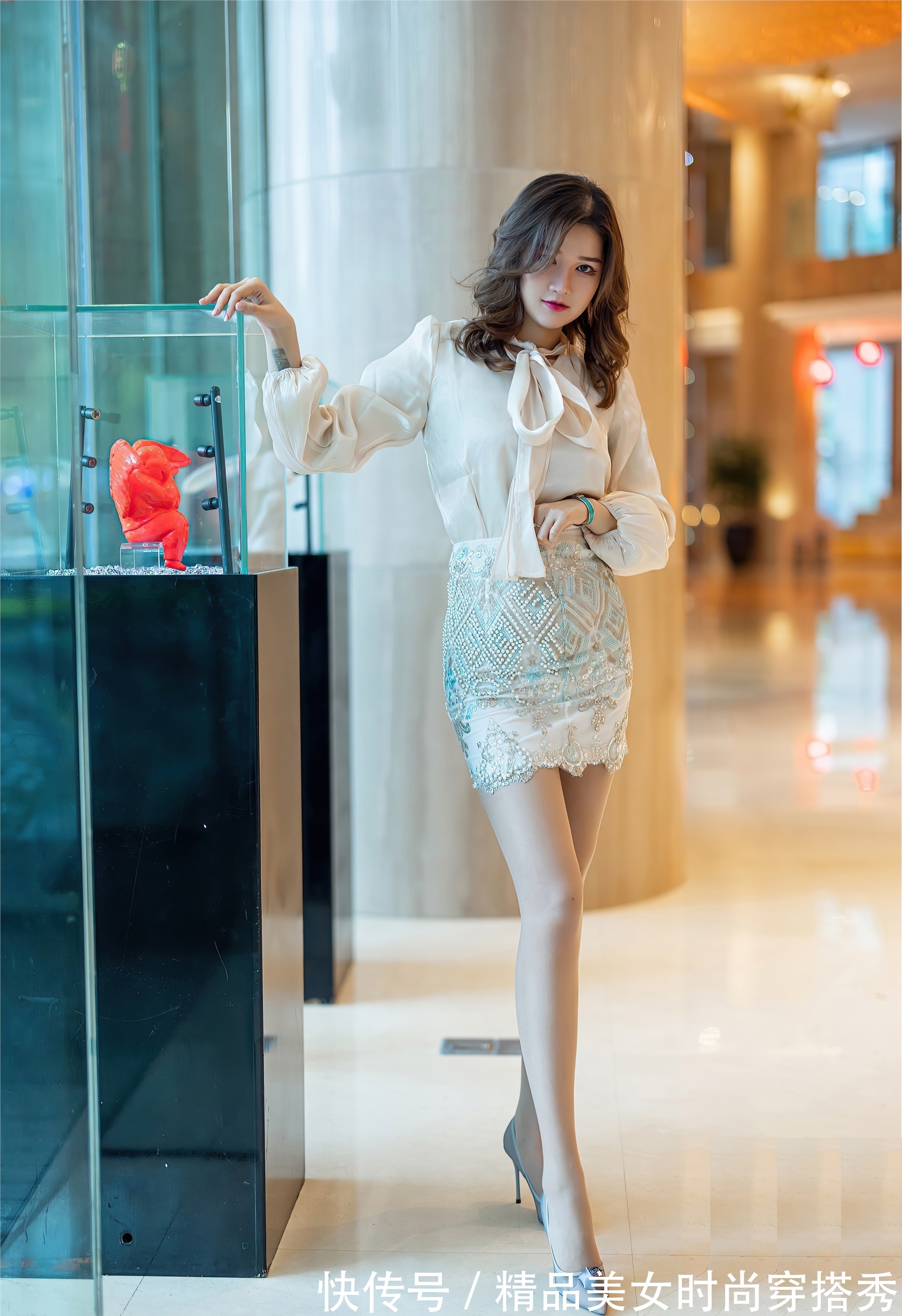 短裙|雪纺衫搭配印花短裙,简约大气,尽显优雅的知性美