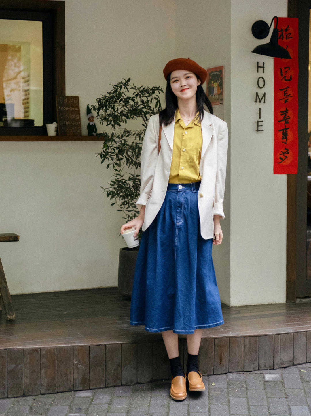 西服|初秋,身穿白色衬衫配黑色西装裤,让你自信又漂亮,秒变初恋女友