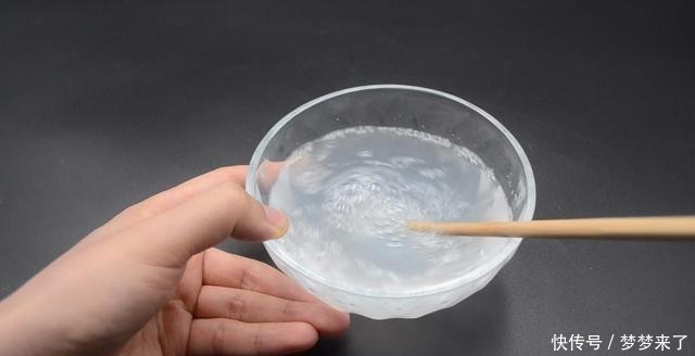 水洗|羽绒服脏了不用水洗,教你一个方法,比洗衣店洗的还干净,真好用