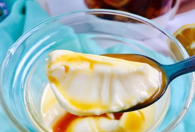 1盒牛奶，3个蛋黄，做成孩子最爱吃的甜品，香甜嫩滑，营养丰富