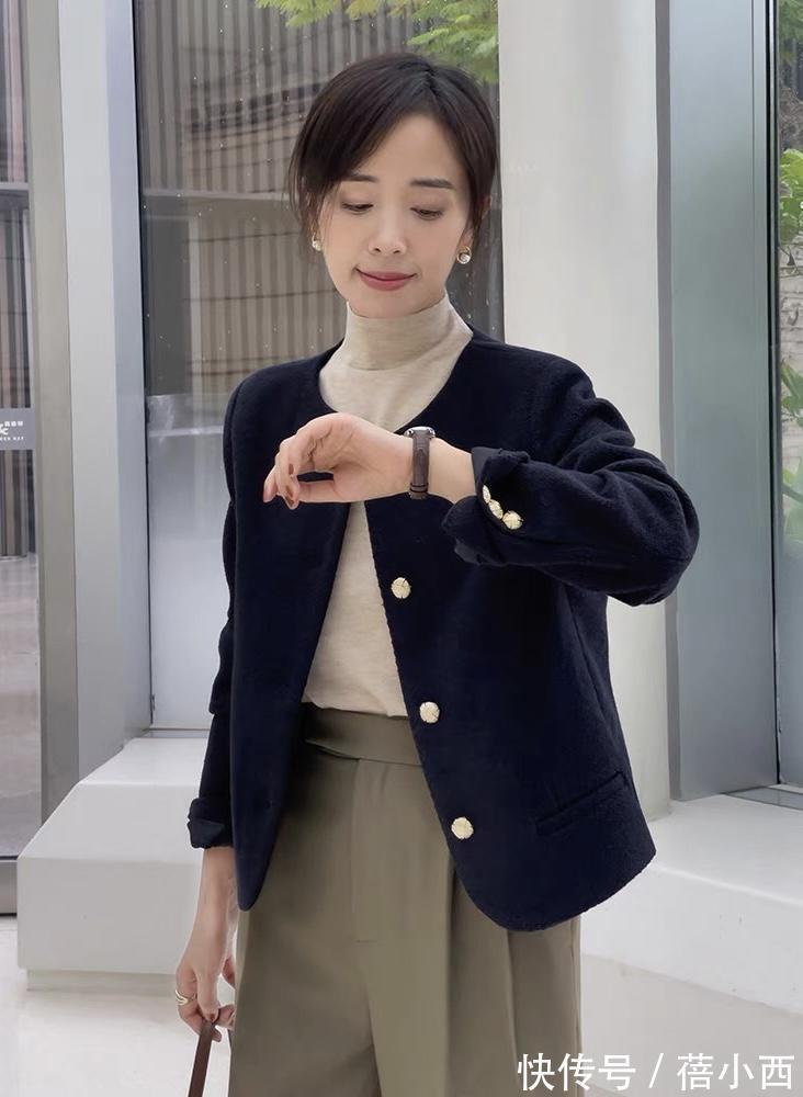 女人|40岁女人多穿“纯色上衣”,记住这3个搭配思路,气质远胜同龄人